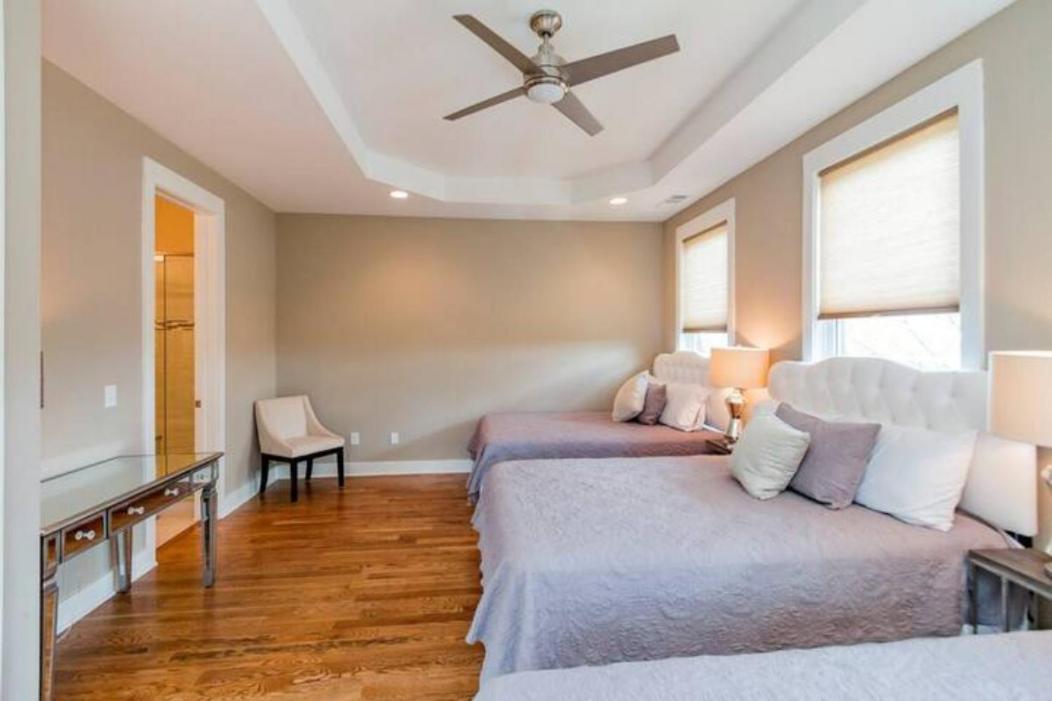 Glitz & Guitars I Stylish 3br With Rooftop Hot Tub In East